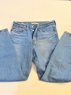 Classic women's Light Blue Denim Levi's Jeans